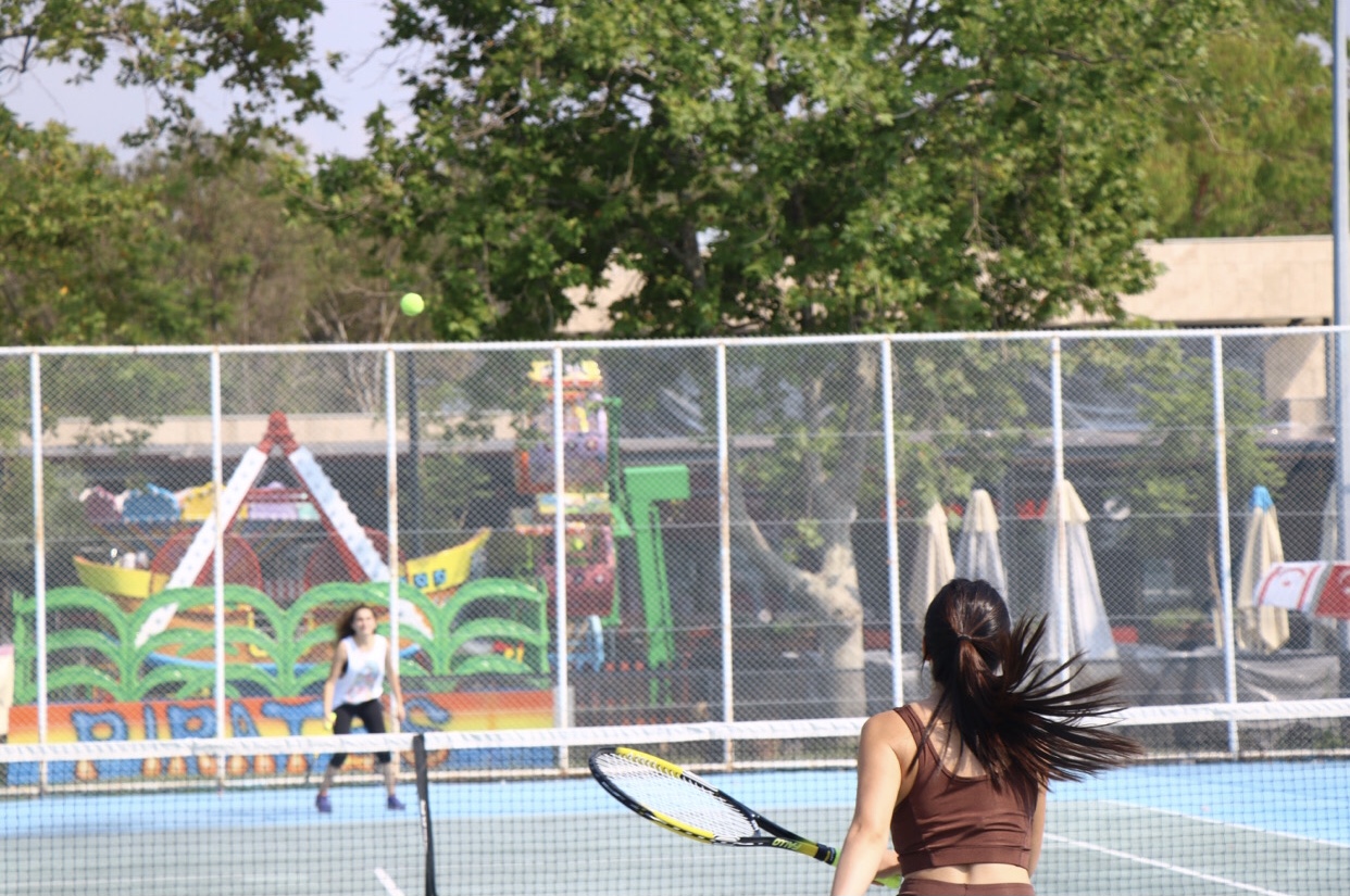 Büyükşehir Belediyesi'nin ücretsiz kortlarıyla tenis keyfi